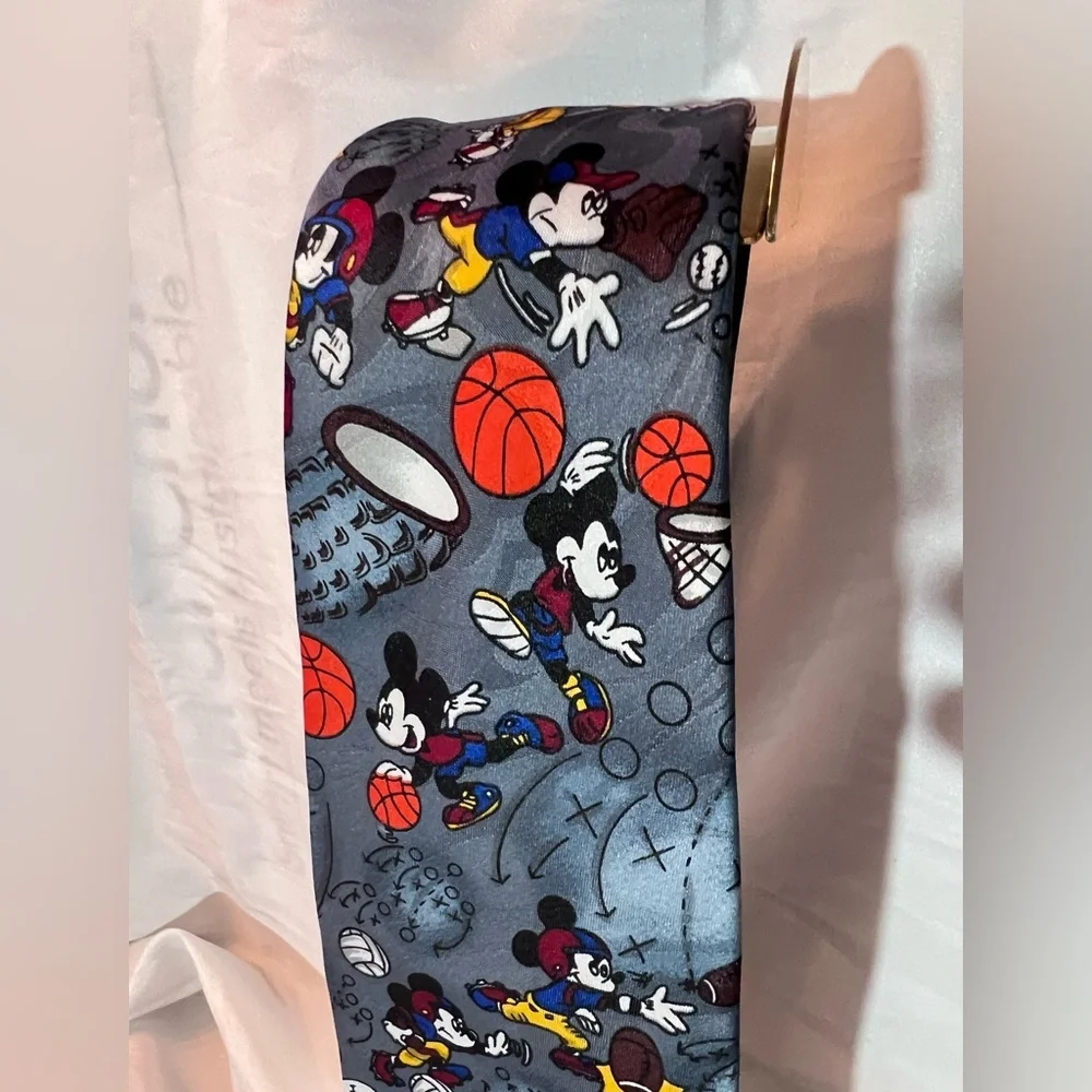 DISNEY Mickey Tie Unlimited SPORTS. The Tie Works 100% Polyester NEW